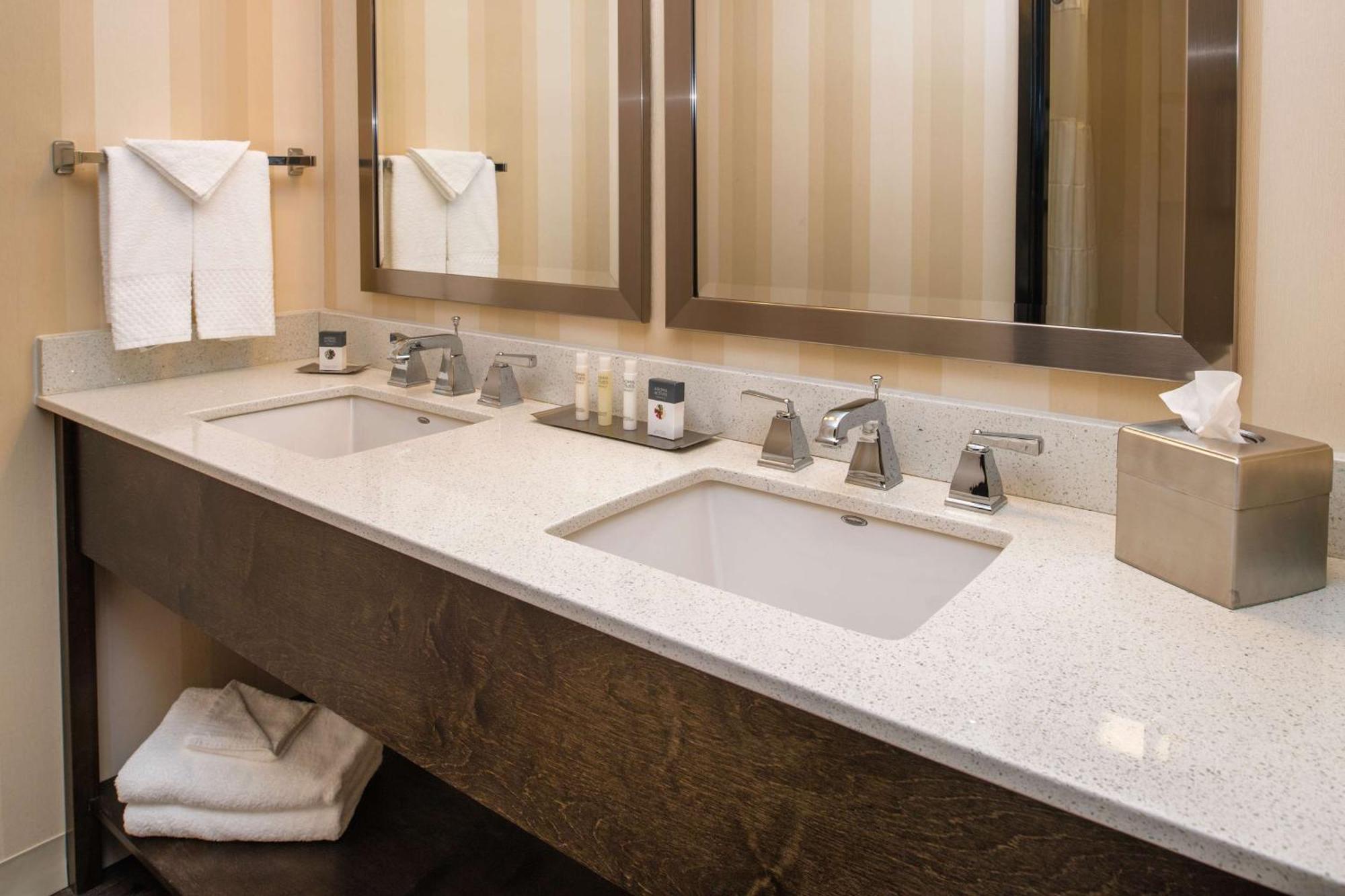 Doubletree By Hilton Portland - Beaverton Extérieur photo